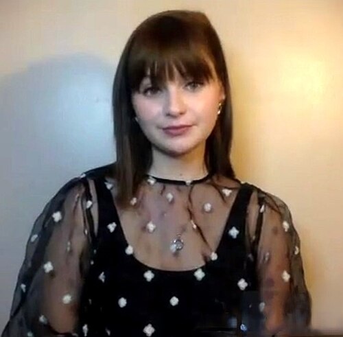 Лола Петтикрю
