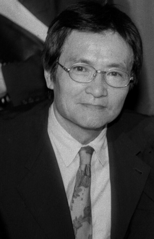 Кен Огата